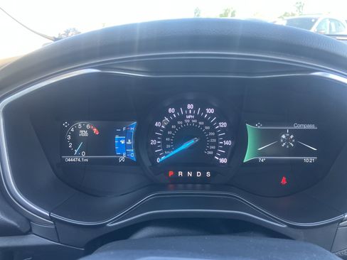 Used 2019 Ford Fusion SE FWD image 22