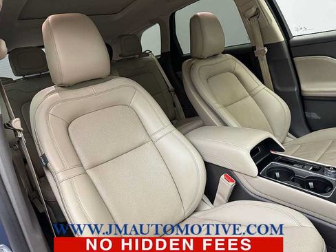 Used 2022 Lincoln Corsair AWD w/ Premium Package image 21