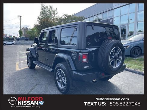 Used 2023 Jeep Wrangler Unlimited Sahara w/ Cold Weather Group AWD/4WD image 3