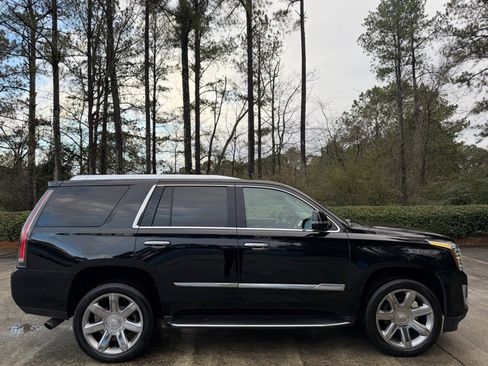 Used 2017 Cadillac Escalade Premium Luxury image 11