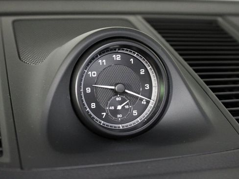 Used 2025 Porsche Macan image 24