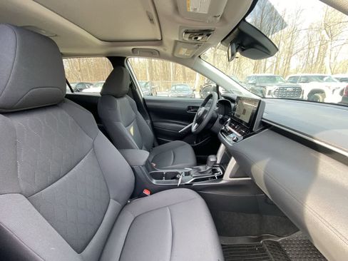 Certified 2024 Toyota Corolla Cross LE image 27