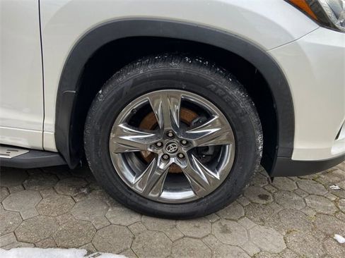 Used 2019 Toyota Highlander Limited Platinum image 8
