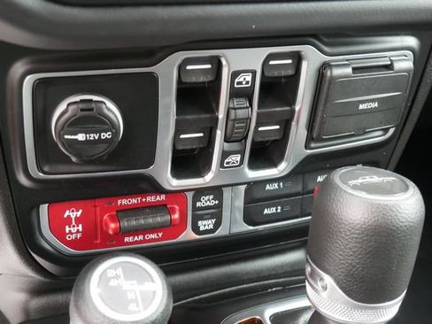 Used 2025 Jeep Gladiator Rubicon w/ Safety Group AWD/4WD image 21