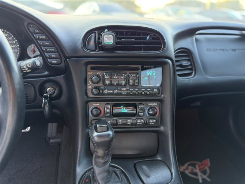 Used 2000 Chevrolet Corvette Coupe RWD image 29