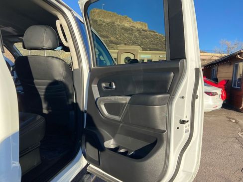 Used 2023 Nissan Titan SV w/ SV Convenience Package AWD/4WD image 31