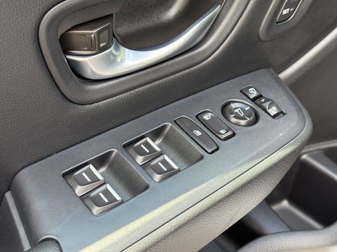 Used 2025 Honda Pilot Black Edition image 28