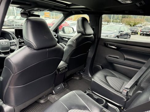 Used 2025 Toyota Highlander XSE image 32