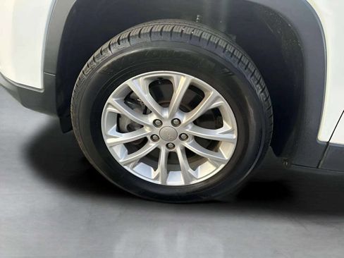 Used 2019 Jeep Cherokee Latitude w/ Popular Appearance Group image 27