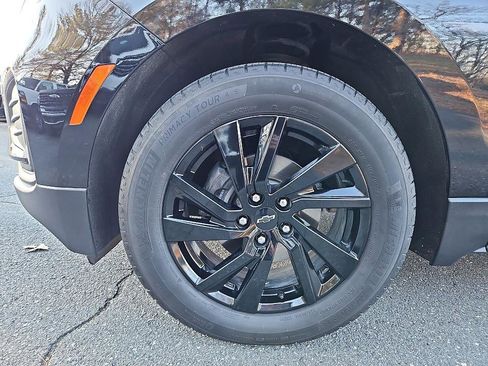 Certified 2024 Chevrolet Equinox LS w/ Midnight Edition image 8