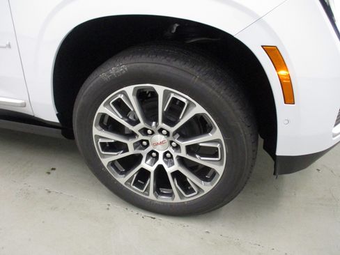 New 2026 GMC Yukon Denali w/ Denali Reserve Package AWD/4WD image 4