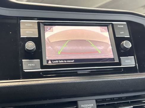 Certified 2022 Volkswagen Jetta SE FWD image 18
