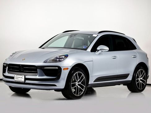 Certified 2025 Porsche Macan image 1