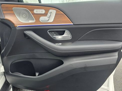 Certified 2025 Mercedes-Benz GLS 580 4MATIC image 28