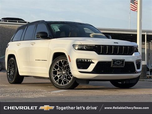 Used 2023 Jeep Grand Cherokee Summit image 2