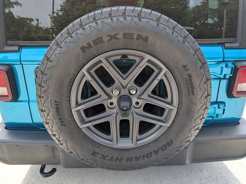 Used 2024 Jeep Wrangler Sport AWD/4WD image 9