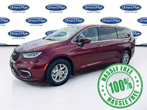 Used 2023 Chrysler Pacifica Touring-L FWD image 3