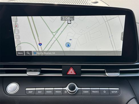 Used 2025 Hyundai Elantra Limited image 28