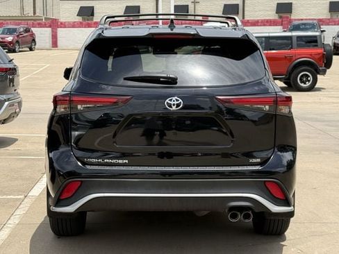 Used 2024 Toyota Highlander XSE FWD image 5