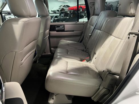 Used 2017 Lincoln Navigator Select image 23
