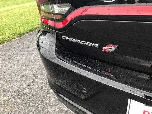 Used 2019 Dodge Charger SXT AWD/4WD image 38