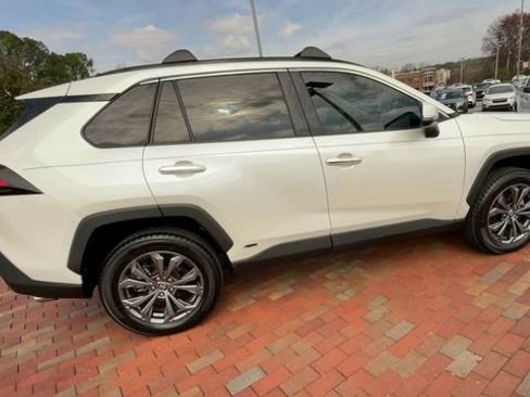 Used 2022 Toyota RAV4 Limited image 2