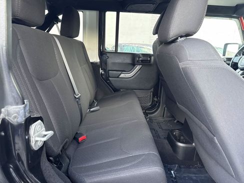 Used 2018 Jeep Wrangler Unlimited Sport S AWD/4WD image 10