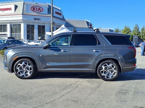 Used 2022 Hyundai Palisade Calligraphy w/ Winter Package image 2