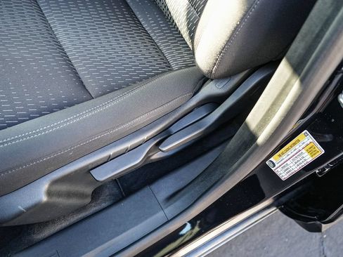 Used 2025 Chevrolet Equinox LT w/ Safety and Technology Package FWD image 19
