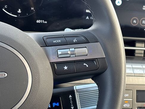 Certified 2025 Hyundai Kona SEL image 31