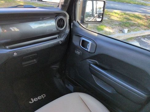 Used 2020 Jeep Wrangler Unlimited Sport AWD/4WD image 15