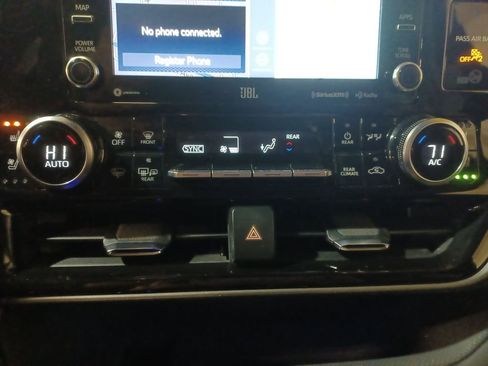 Used 2021 Toyota Highlander Limited image 17