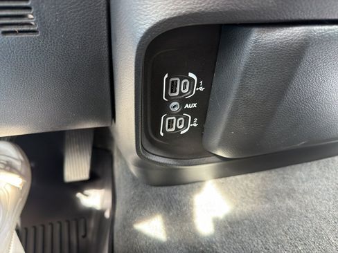 Used 2022 RAM 1500 Big Horn AWD/4WD image 21