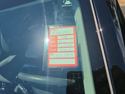 Certified 2024 Kia Carnival LX FWD image 9