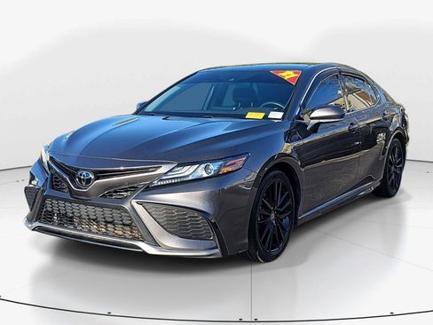 Used 2021 Toyota Camry XSE image 6