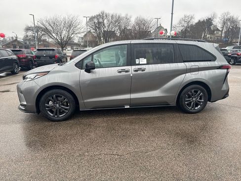 New 2026 Toyota Sienna XSE image 4