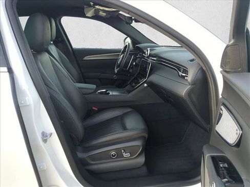 Used 2024 Maserati Grecale GT image 22