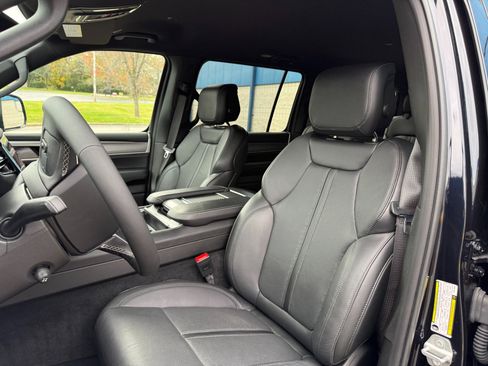 Used 2025 Jeep Wagoneer Series II image 14