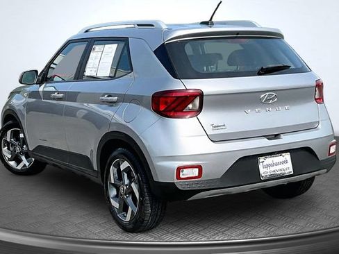 Used 2024 Hyundai Venue SEL FWD image 4
