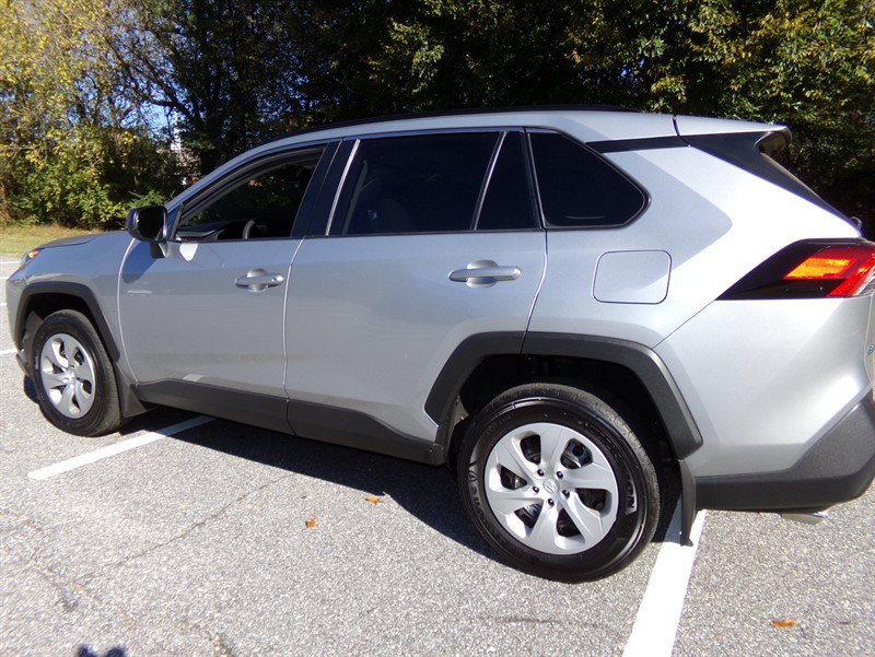 Used 2021 Toyota RAV4 LE AWD/4WD image 9