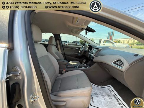 Used 2017 Chevrolet Cruze LT w/ Convenience Package image 13