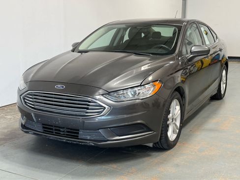 Used 2018 Ford Fusion SE w/ Fusion SE Technology Package FWD image 1