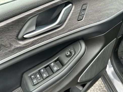 Used 2025 Jeep Grand Cherokee Limited 4xe AWD/4WD image 17