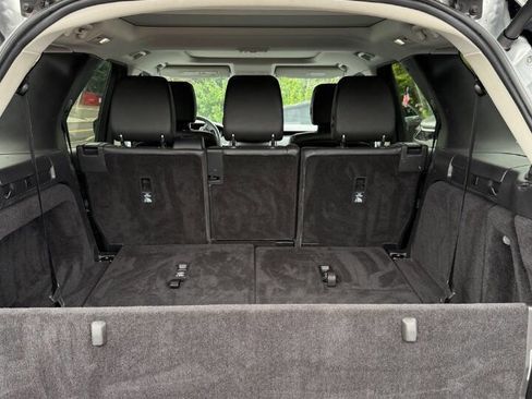 Used 2018 Land Rover Discovery SE image 23