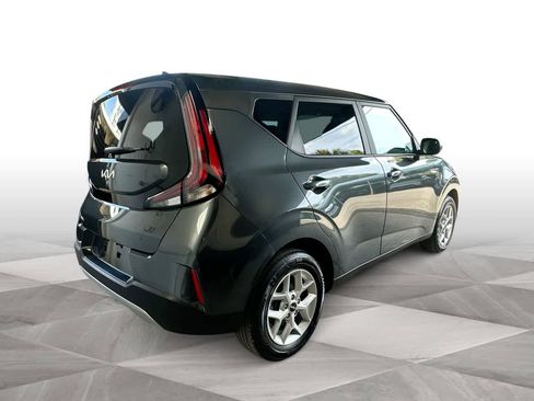Used 2025 Kia Soul LX w/ LX Technology Package FWD image 8