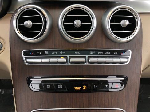 Used 2022 Mercedes-Benz GLC 300 4MATIC image 29