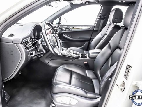 Used 2021 Porsche Macan S w/ Premium Package image 31