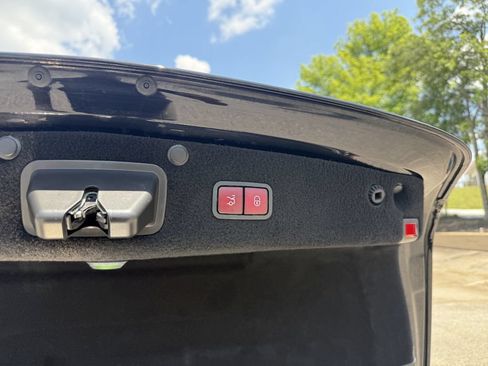 Used 2018 Mercedes-Benz S 560 Sedan image 25