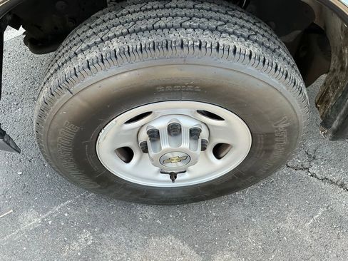 Used 2023 Chevrolet Express 3500 w/ Driver Convenience Package image 34