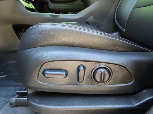 Used 2024 GMC Terrain SLT w/ Infotainment Package II AWD/4WD image 8